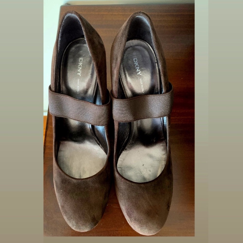 Donna Karan chocolate brown suede high heel round toe elastic front band  size 9